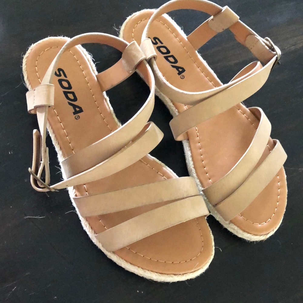 Size 5 1/2 sandals.